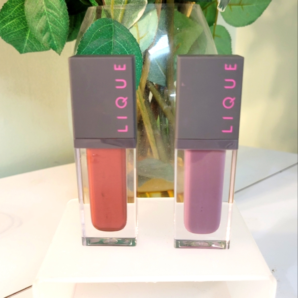 LIQUE BUNDLE 2 LIPSTICKS. 1 PURPLE MATTE 1 MAUVE METALLIC